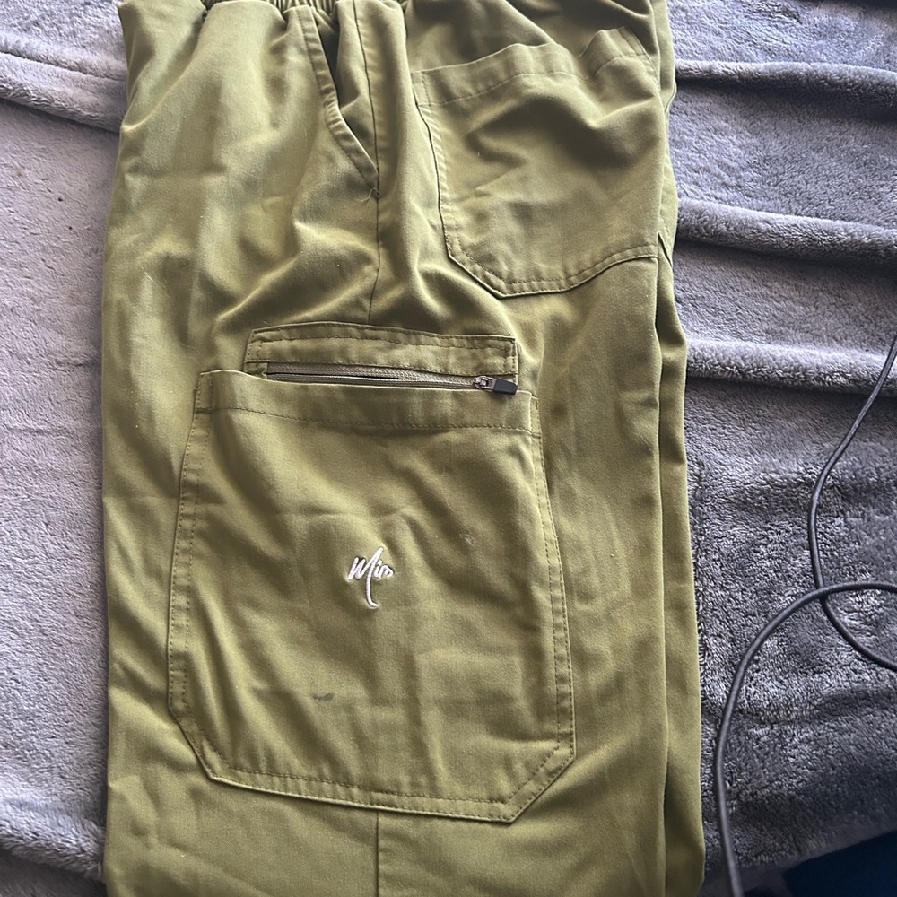 Scrubs- Women’s Cargo Pants in Olive- medical mim scrubs, size small
